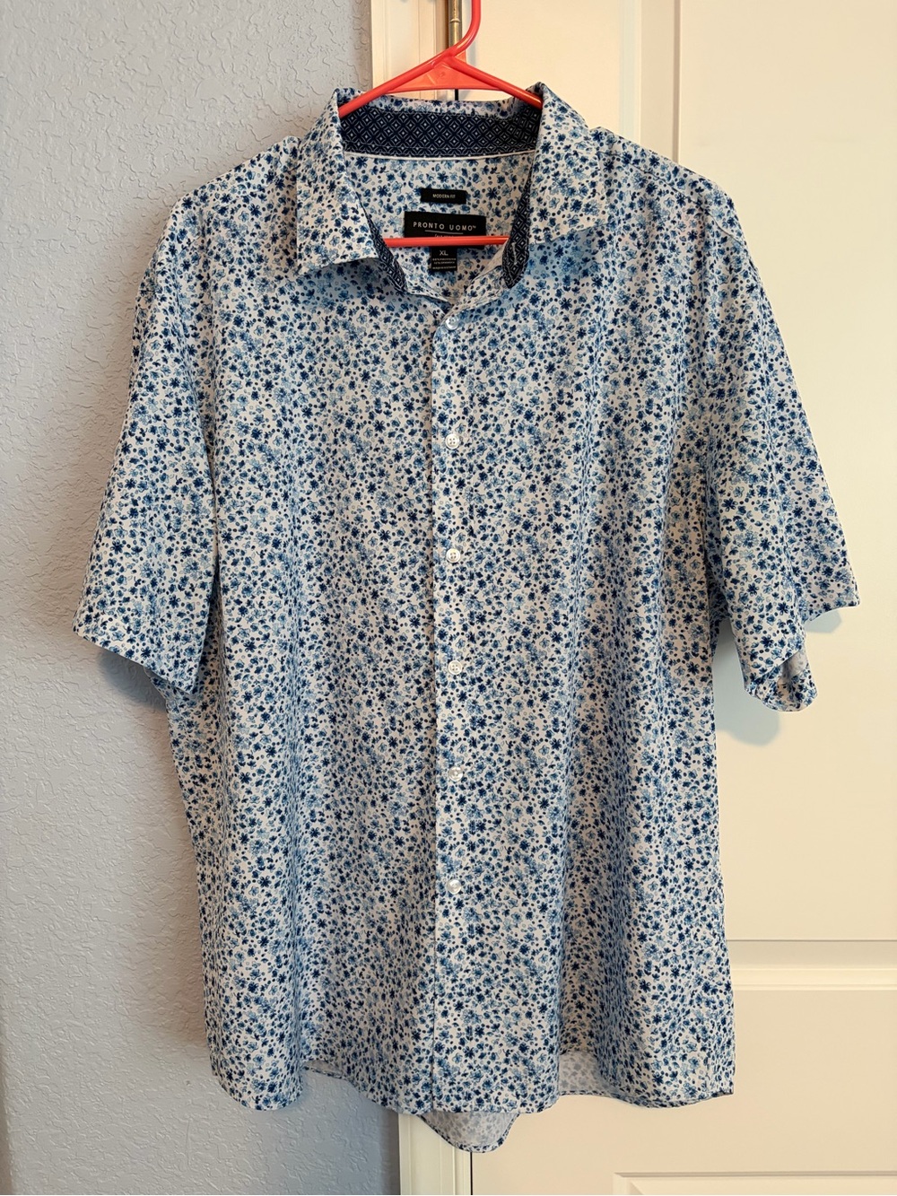 Pronto Uomo White and Blue Floral Short-Sleeve Button-Down Shirt